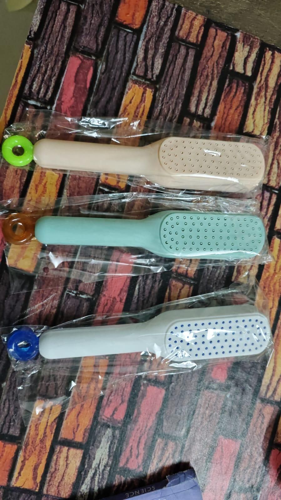 Self-cleaning Anti-static Massage Comb for Adults and Kids- Pack of 1 - AVIKARLO