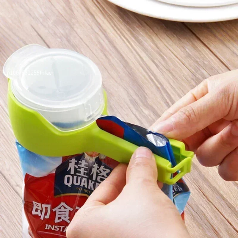 Food Bag Sealing Clip with Spout – Airtight Snack, Oats & Cereal Dispenser